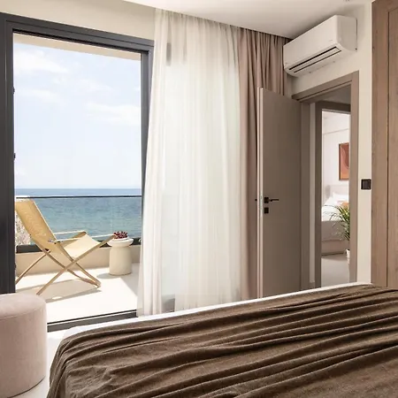 Semesterbostad Strovilla Astraea Beachfront With Private Pool