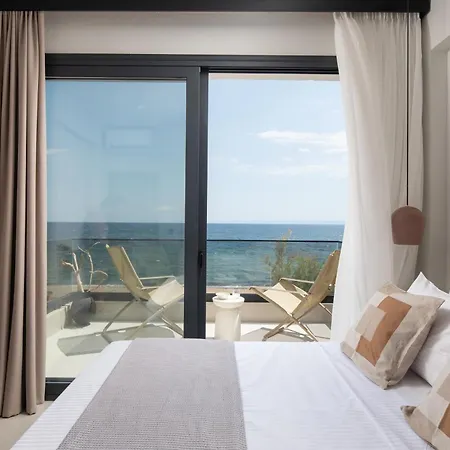 Strovilla Astraea Beachfront With Private Pool بيت للعطل *