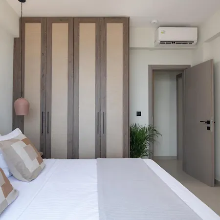 Semesterbostad Strovilla Astraea Beachfront With Private Pool *