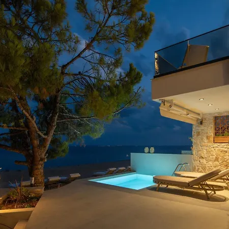 Semesterbostad Strovilla Astraea Beachfront With Private Pool