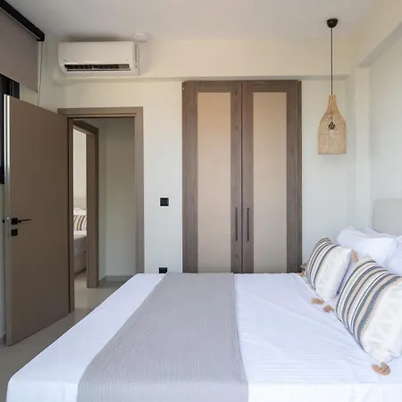 Semesterbostad Strovilla Astraea Beachfront With Private Pool *