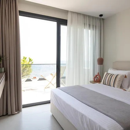 Strovilla Astraea Beachfront With Private Pool بساكوذيا