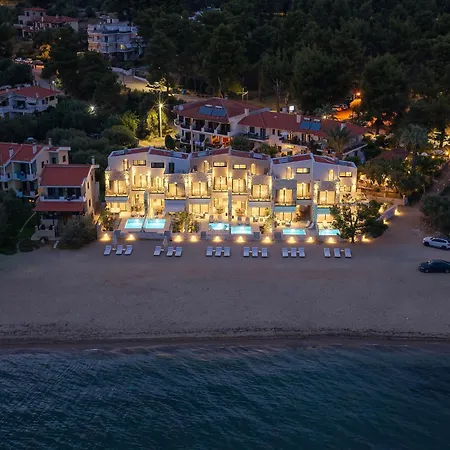Semesterbostad Strovilla Astraea Beachfront With Private Pool